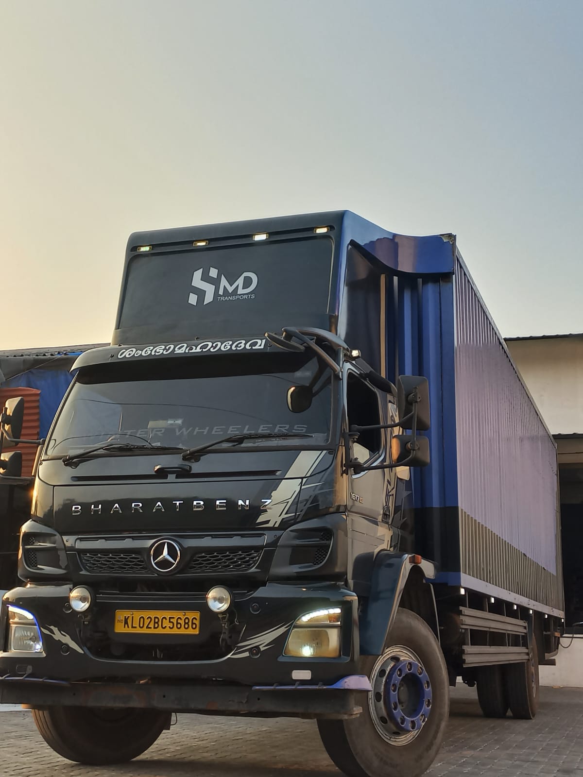 SMD branded heavy freight truck